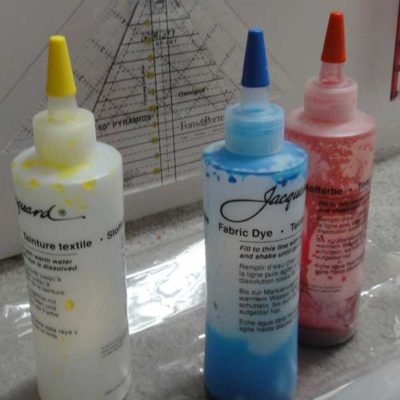 Mix dyes in squirt bottles 